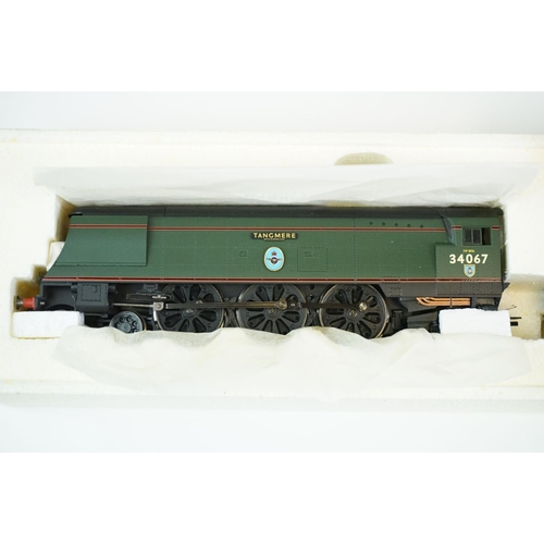 24 - Two boxed Hornby OO gauge Super Detail locomotives to include R2223 BR Fowler 2-6-4T Class 4P Locomo... 