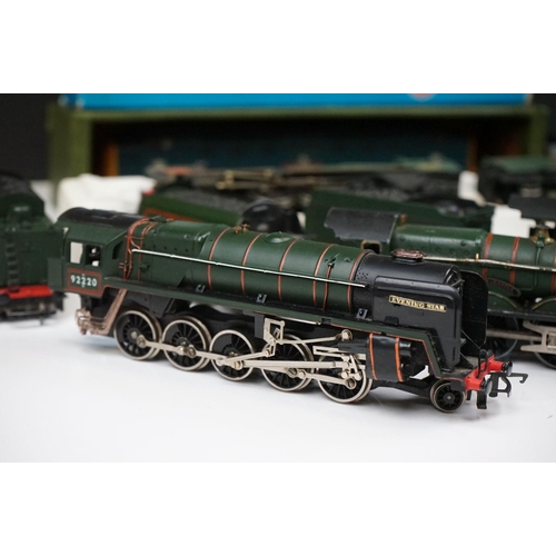 102 - 11 OO gauge locomotives to include a boxed Airfix 54150-1 Prairie Tank Locomotive 2-6-2 (GWR Green L... 