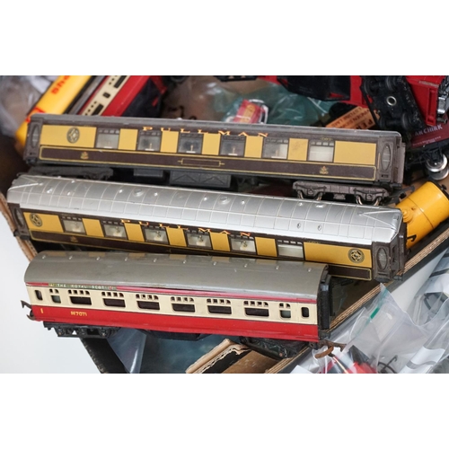 105 - 0ver 50 OO gauge items of rolling stock to include Hornby, Lima and Triang featuring coaches, tanker... 