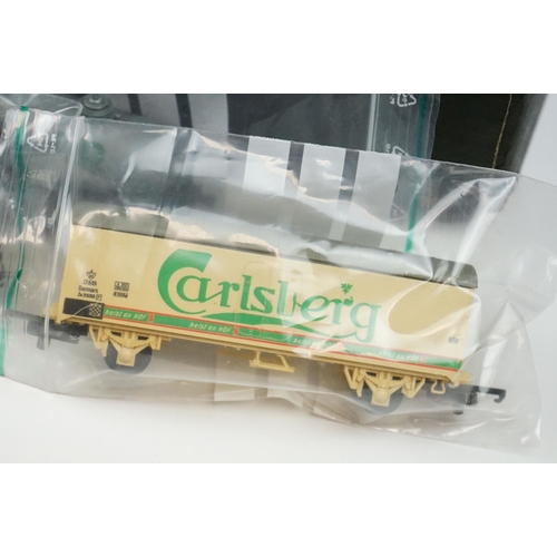 105 - 0ver 50 OO gauge items of rolling stock to include Hornby, Lima and Triang featuring coaches, tanker... 