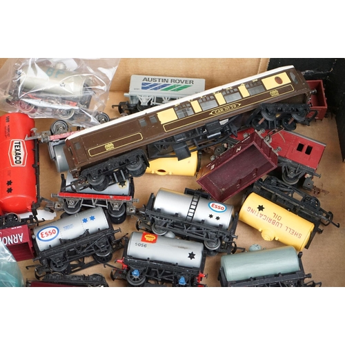 105 - 0ver 50 OO gauge items of rolling stock to include Hornby, Lima and Triang featuring coaches, tanker... 