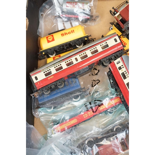 105 - 0ver 50 OO gauge items of rolling stock to include Hornby, Lima and Triang featuring coaches, tanker... 