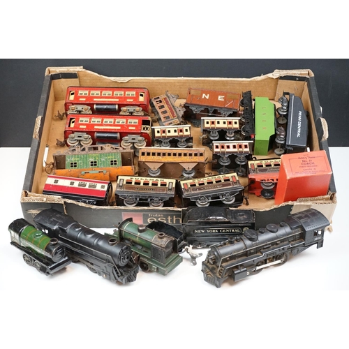 106 - Four O gauge locomotives to include 2 x Marx (New York Central & 1666 Penn Central examples both in ... 