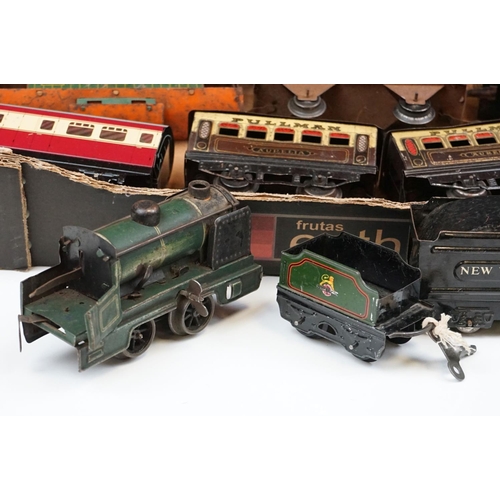 106 - Four O gauge locomotives to include 2 x Marx (New York Central & 1666 Penn Central examples both in ... 