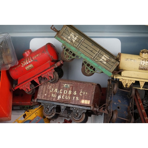 108 - 18 Hornby O gauge items of rolling stock to include Jacobs Biscuits van, Redline tanker, Shell tanke... 