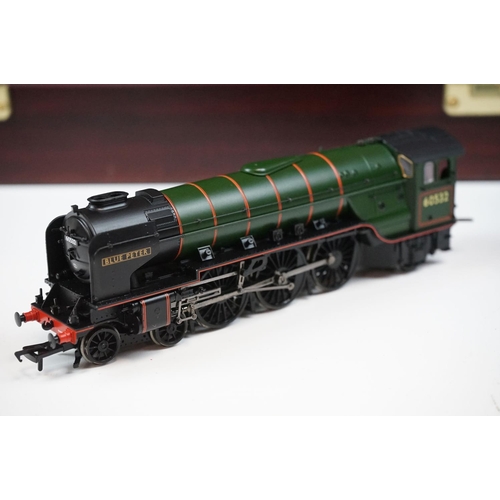 43 - Cased ltd edn Bachmann OO gauge Blue Peter 4-6-2 locomotive and tender in green livery, no certifica... 