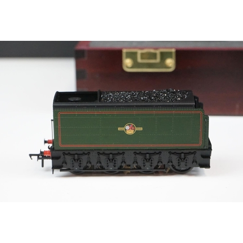 43 - Cased ltd edn Bachmann OO gauge Blue Peter 4-6-2 locomotive and tender in green livery, no certifica... 