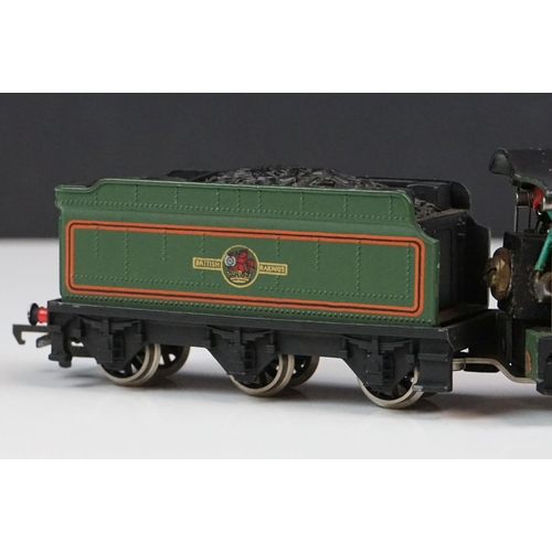 59 - Boxed Wrenn OO gauge No 2221 Cardiff Castle 4-6-0 locomotive