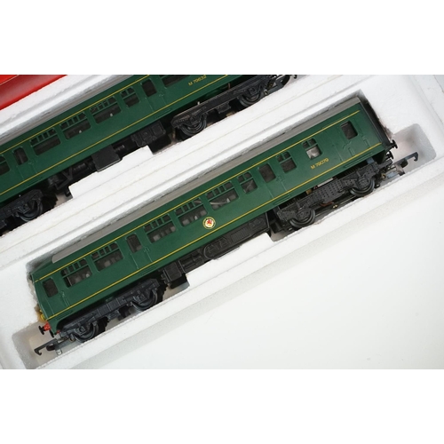 70 - Seven Hornby / Triang OO gauge locomotives to include R552 4-6-2 Class 7 Oliver Cromwell Silver Seal... 