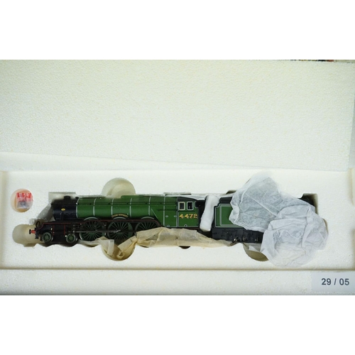 77 - Boxed Hornby OO gauge Live Steam LNER 4-6-2 Class A3 Flying Scotsman steam powered locomotive set, c... 