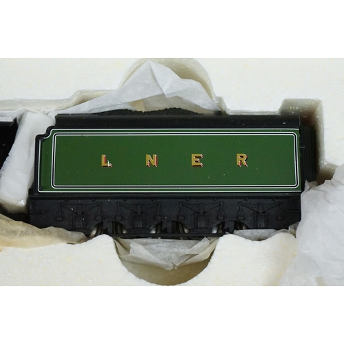 77 - Boxed Hornby OO gauge Live Steam LNER 4-6-2 Class A3 Flying Scotsman steam powered locomotive set, c... 