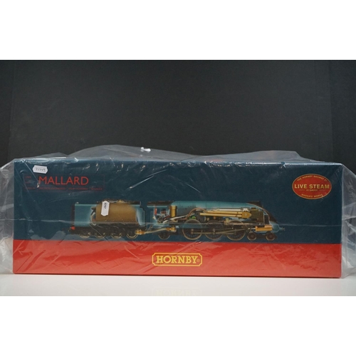 78 - Boxed Hornby OO gauge Live Steam LNER 4-6-2 Class A4 Mallard steam powered locomotive set, complete ... 