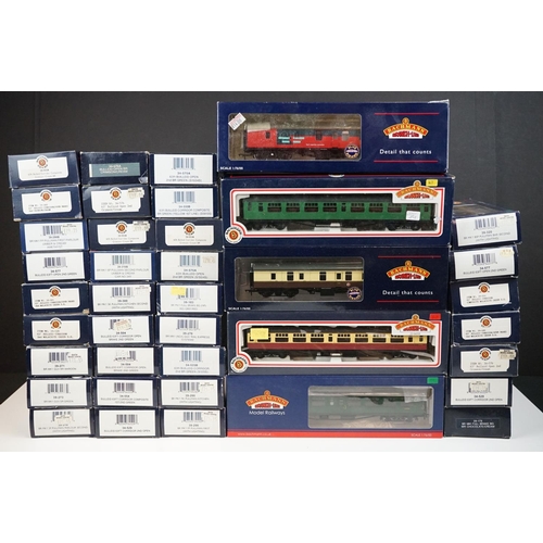 81 - 39 Boxed Bachmann OO gauge items of rolling stock to include 39270 BR MK1 NOX GUV Rail Express Syste... 