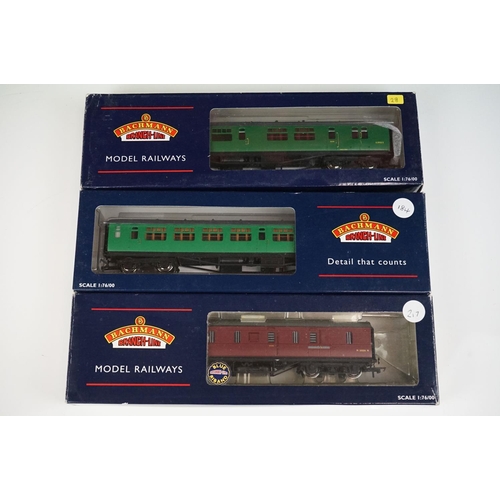 81 - 39 Boxed Bachmann OO gauge items of rolling stock to include 39270 BR MK1 NOX GUV Rail Express Syste... 