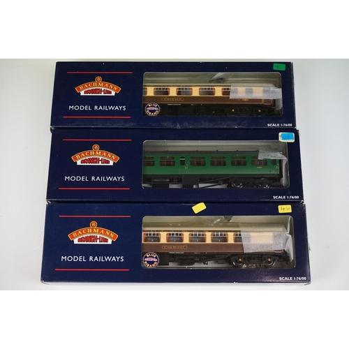 81 - 39 Boxed Bachmann OO gauge items of rolling stock to include 39270 BR MK1 NOX GUV Rail Express Syste... 