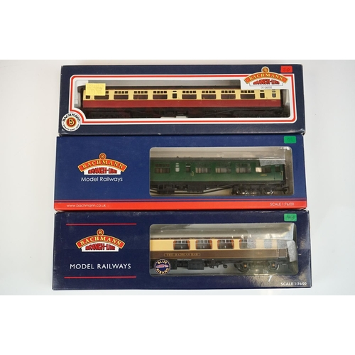 81 - 39 Boxed Bachmann OO gauge items of rolling stock to include 39270 BR MK1 NOX GUV Rail Express Syste... 