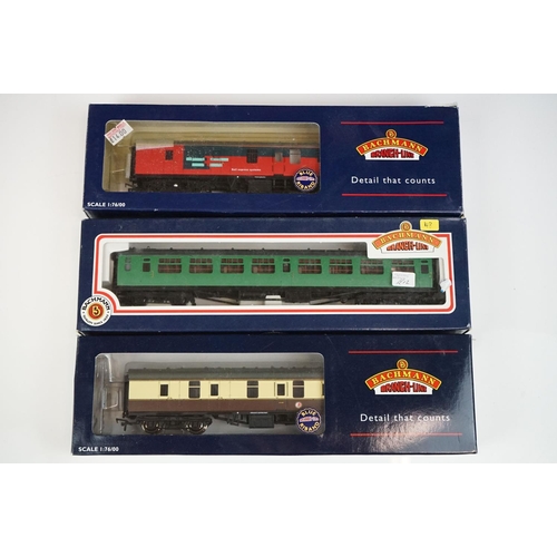 81 - 39 Boxed Bachmann OO gauge items of rolling stock to include 39270 BR MK1 NOX GUV Rail Express Syste... 