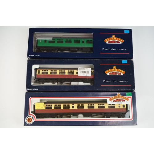 81 - 39 Boxed Bachmann OO gauge items of rolling stock to include 39270 BR MK1 NOX GUV Rail Express Syste... 