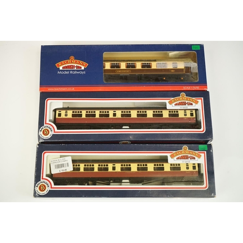 81 - 39 Boxed Bachmann OO gauge items of rolling stock to include 39270 BR MK1 NOX GUV Rail Express Syste... 