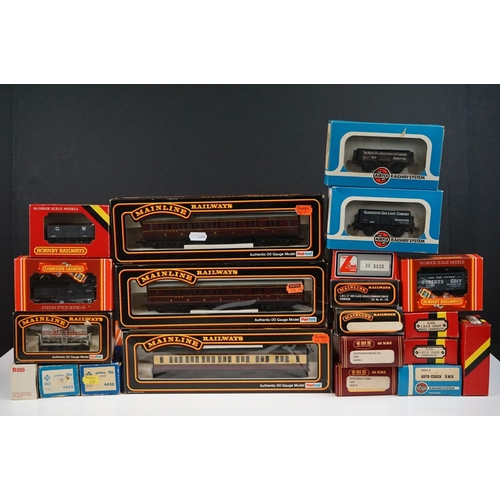 86 - 21 Boxed OO / HO gauge items of rolling stock to include 6 x Palitoy Mainline, 7 x Hornby, 5 x Airfi... 