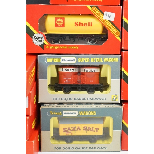 88 - 15 Boxed OO gauge items of rolling stock to include 13 x Hornby and 2 x Wrenn, features coaches, wag... 