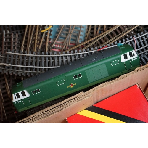 117 - Collection of OO gauge model railway to include 4 x locomotives, 20 x items of rolling stock, boxed ... 