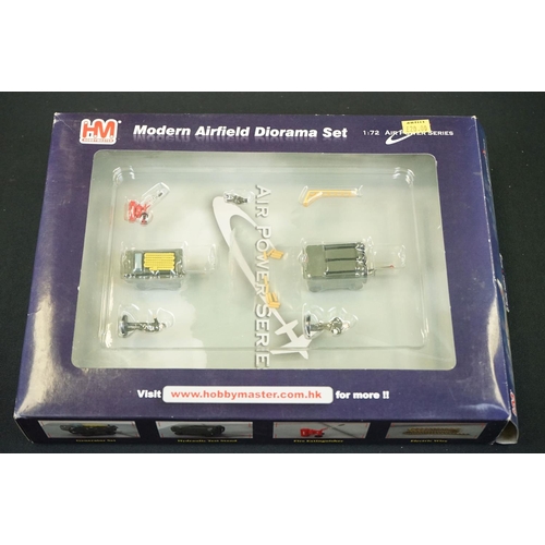 1031 - Five 1/72 HM Hobby Master Air Power Series Modern Aircraft Diorama Sets to include 3 x HD1001 & HD10... 