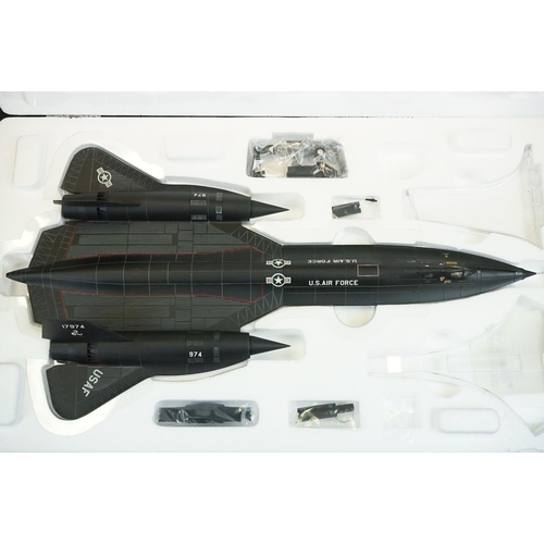 1037 - Three boxed 1/72 Century Wings Wings of Heroes diecast models to include 655058 SR-71 US Air Force 9... 