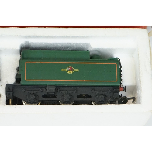 169 - Eight boxed Hornby OO gauge locomotives to include 2 x The Queen Mother, Mammoth, Britannia, BR Rail... 