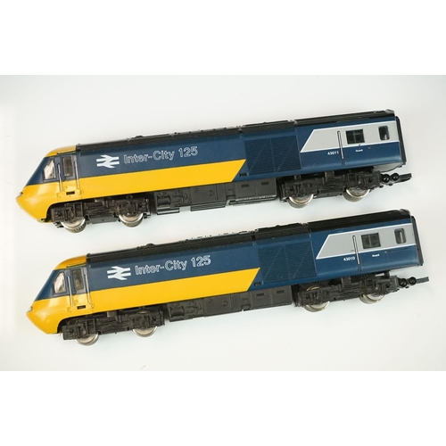 128 - Hornby OO gauge InterCity 125 locomotive & coach set, 4 items