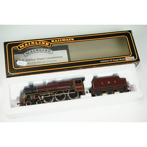 129 - Four boxed Palitoy Mainline locomotives to include 37078 4-6-0 Hinton Manor Class GWR green, 37061 4... 