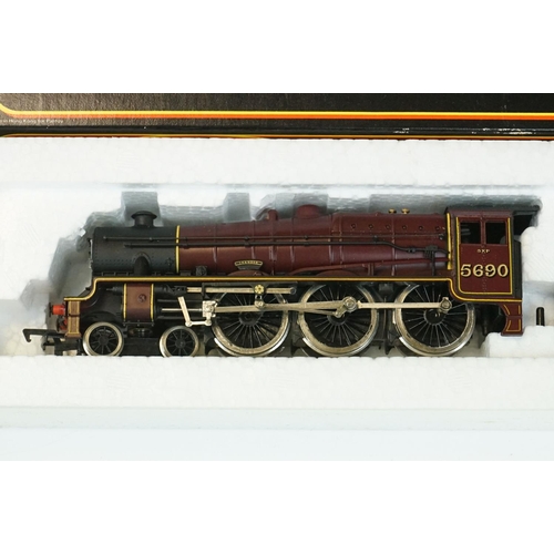 129 - Four boxed Palitoy Mainline locomotives to include 37078 4-6-0 Hinton Manor Class GWR green, 37061 4... 