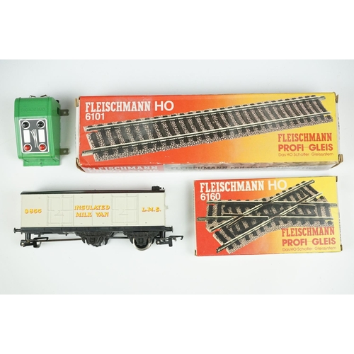 133 - Quantity of HO gauge model railway to include boxed Linka 13 Mould Modellers Pack (Brick & Stone), 4... 