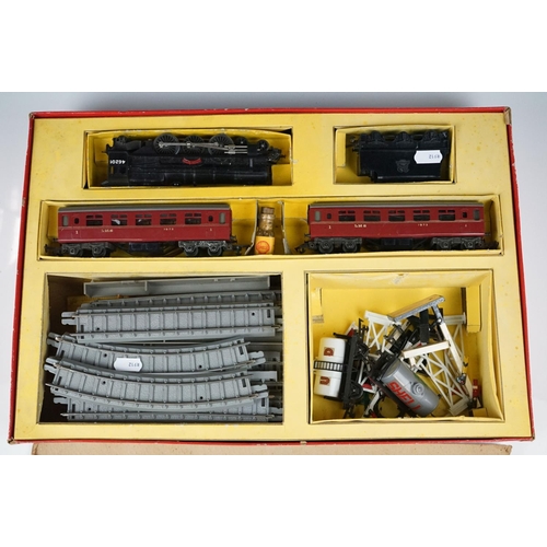 134 - Boxed Triang RO Passenger Set containing Princess Elizabeth locomotive, rolling stock and track (no ... 