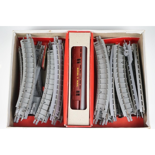 134 - Boxed Triang RO Passenger Set containing Princess Elizabeth locomotive, rolling stock and track (no ... 