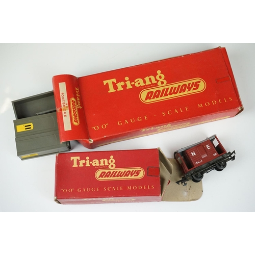 134 - Boxed Triang RO Passenger Set containing Princess Elizabeth locomotive, rolling stock and track (no ... 