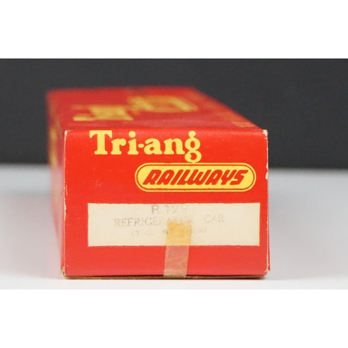 134 - Boxed Triang RO Passenger Set containing Princess Elizabeth locomotive, rolling stock and track (no ... 