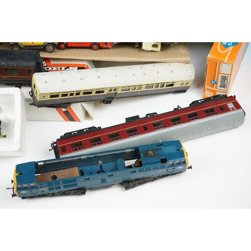 135 - Quantity of OO gauge model railway to include rolling stock, 2 x play worn Lima locomotives, tracksi... 