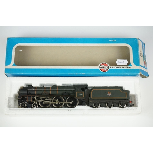 138 - Four boxed OO gauge locomotives to include Bachmann 31-475A Class G2A 49064 BR Black late crest with... 