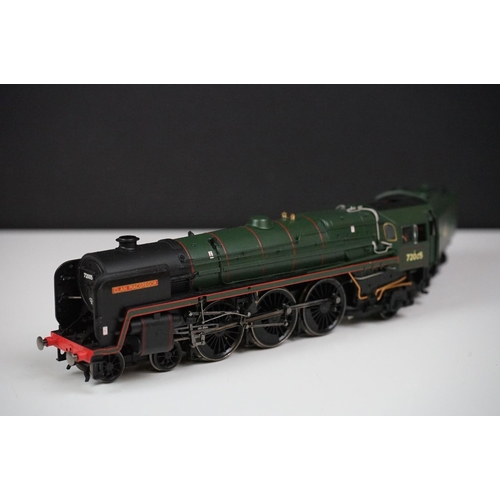 138 - Four boxed OO gauge locomotives to include Bachmann 31-475A Class G2A 49064 BR Black late crest with... 