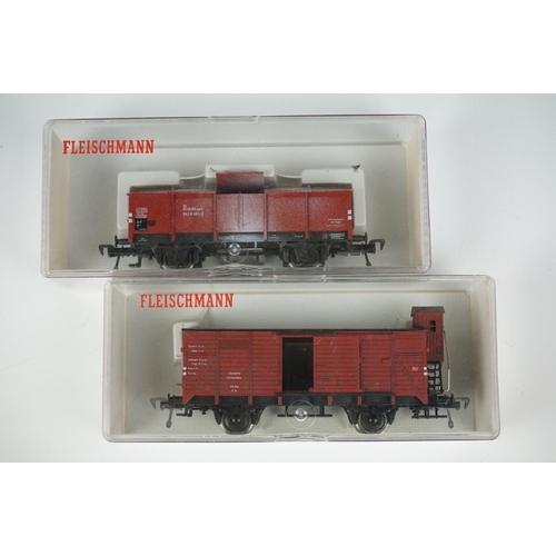 140 - 10 boxed / cased HO gauge items of rolling stock to include 7 x Fleischmann (5480, 5343, 5285, 5355,... 