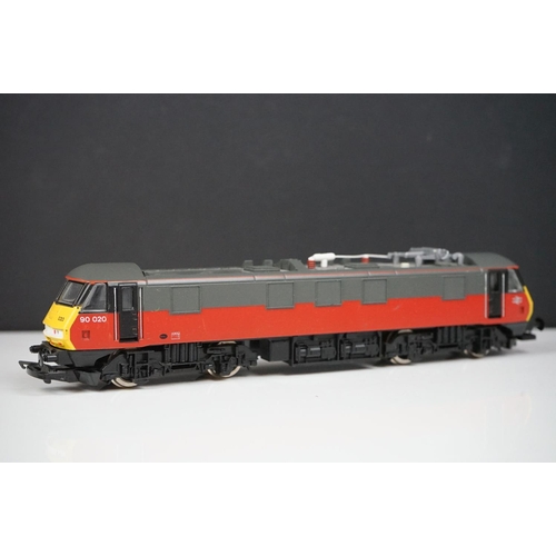 141 - Nine OO gauge locomotives to include Hornby BR Railfreight, Hornby BR 90020, Bachmann GWR 2-8-0 with... 