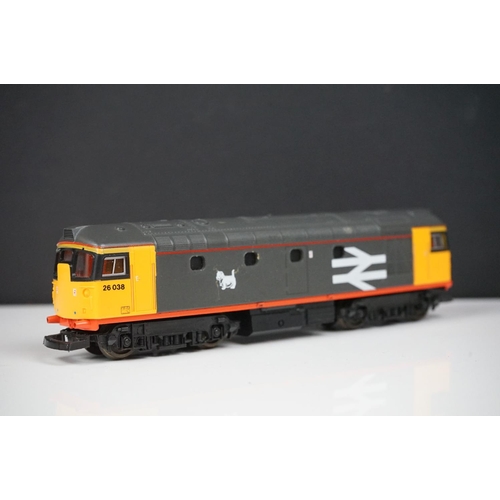 141 - Nine OO gauge locomotives to include Hornby BR Railfreight, Hornby BR 90020, Bachmann GWR 2-8-0 with... 