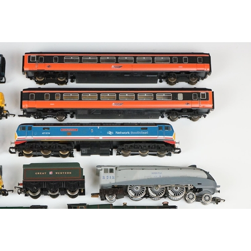 143 - 15 OO gauge locomotives & railcars to include Hornby Clevedon Court, Hornby William Shakespeare, Hor... 