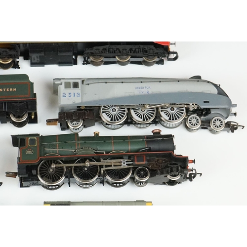 143 - 15 OO gauge locomotives & railcars to include Hornby Clevedon Court, Hornby William Shakespeare, Hor... 