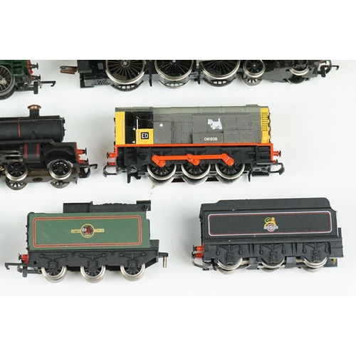 143 - 15 OO gauge locomotives & railcars to include Hornby Clevedon Court, Hornby William Shakespeare, Hor... 