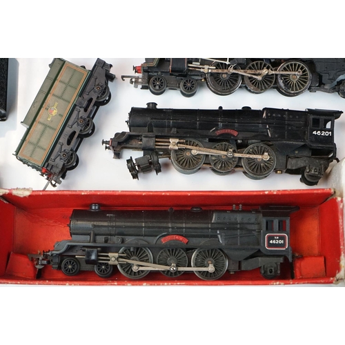 151 - 14 OO gauge locomotives to include Hornby Flying Scotsman in polystyrene packaging, Hornby Leviathan... 