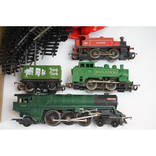 152 - Quantity of OO gauge model railway to include 3 x locomotives featuring Hornby Iron Duke, Hornby Bul... 