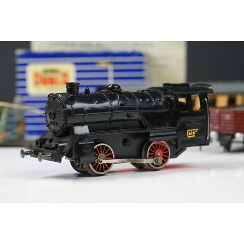 170 - Group of Fleischmann HO gauge model railway to include 0-4-0 locomotive in black, track and 3 x item... 