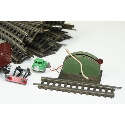 170 - Group of Fleischmann HO gauge model railway to include 0-4-0 locomotive in black, track and 3 x item... 